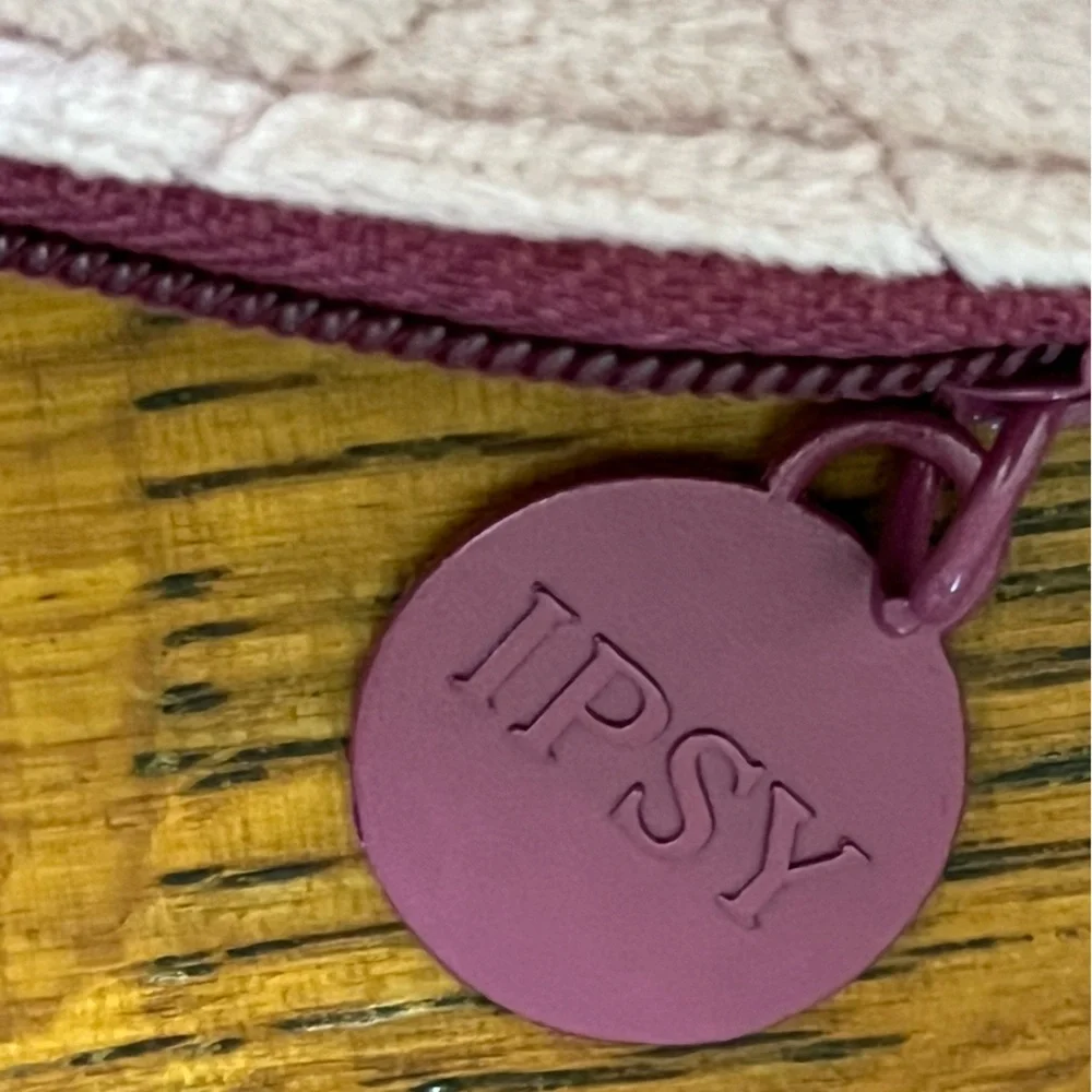 Ipsy makeup bag with SURPRISE piece of jewelry soft mauve New